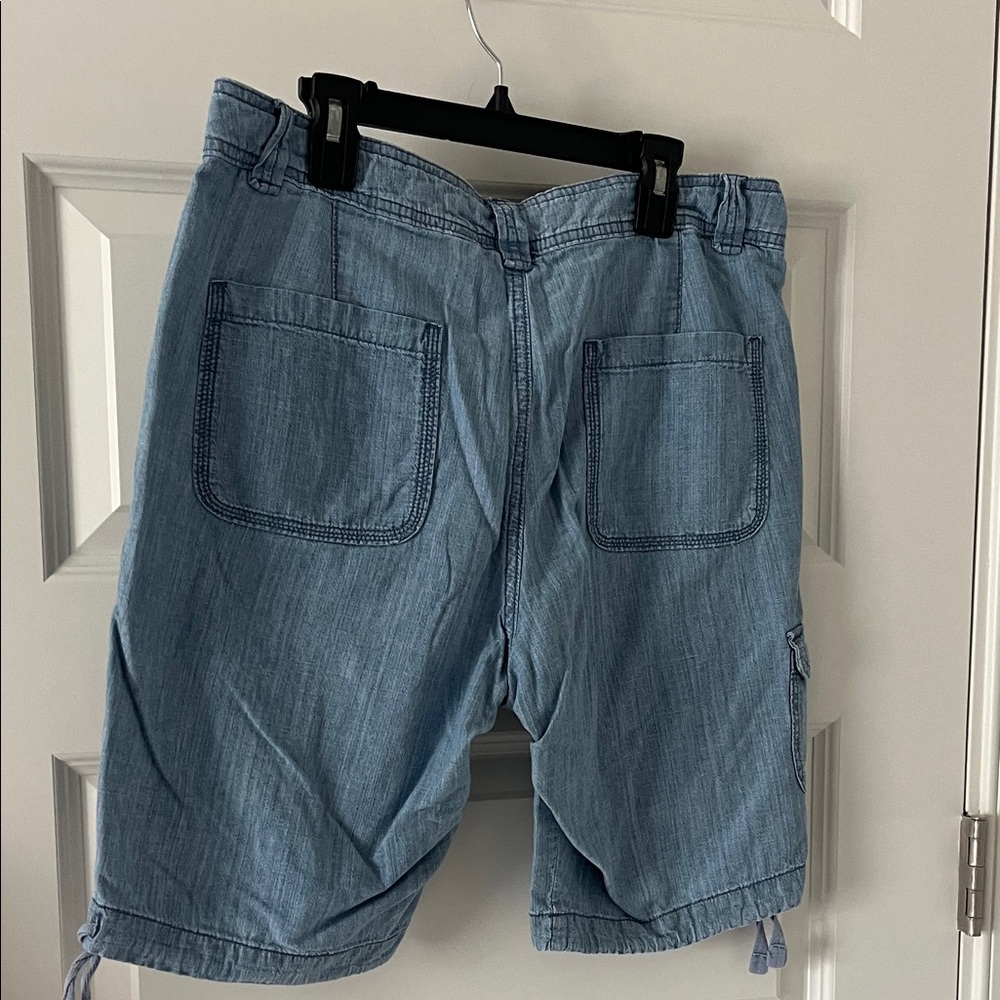 St. John's Bay Light Wash Cargo Denim Shorts - Picture 8 of 11